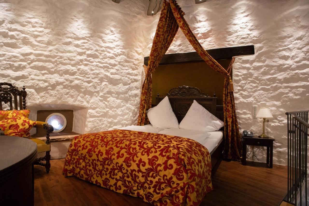 Hotel Burg Kerpen Illingen  エクステリア 写真