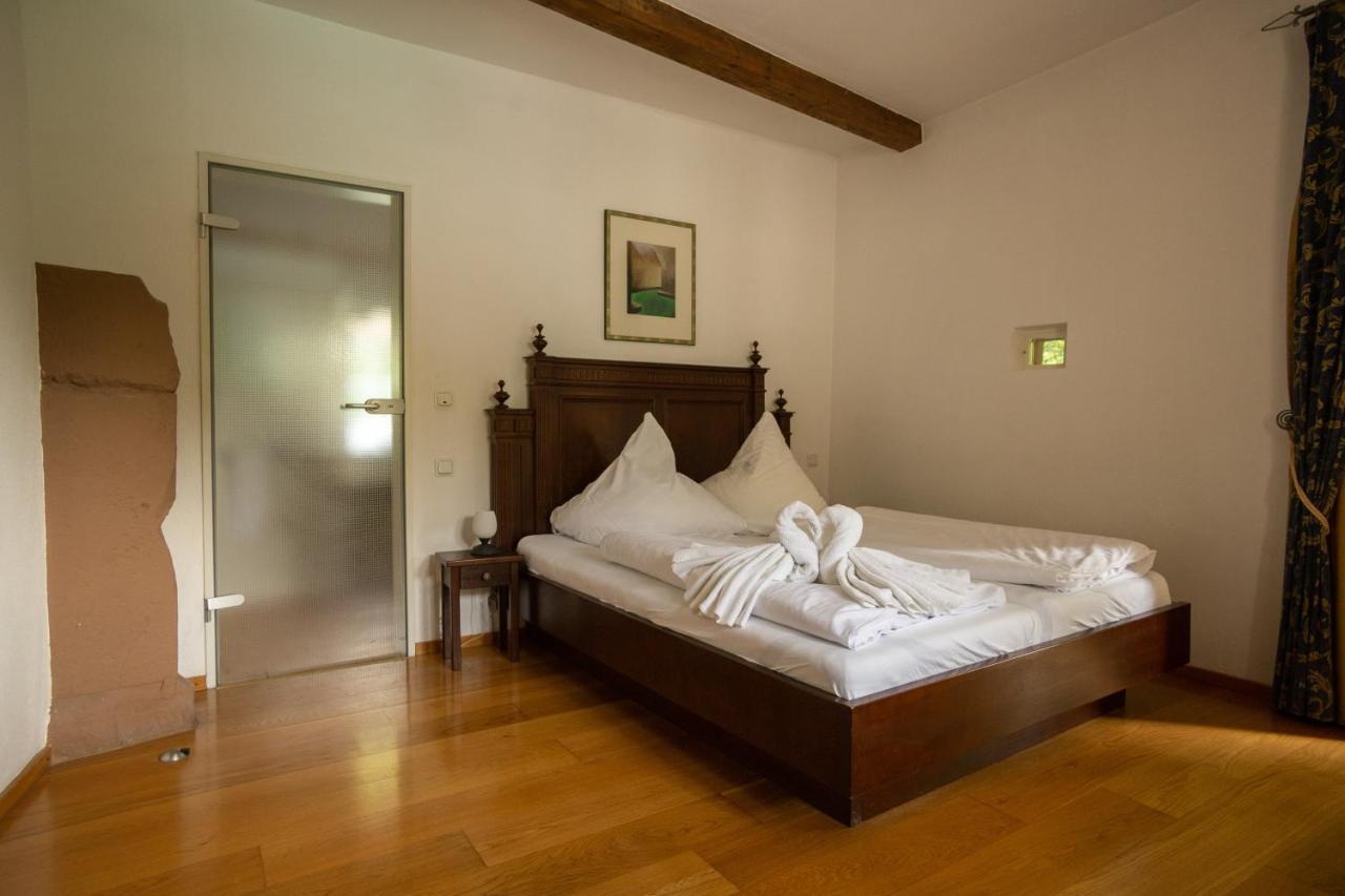 Hotel Burg Kerpen Illingen  エクステリア 写真