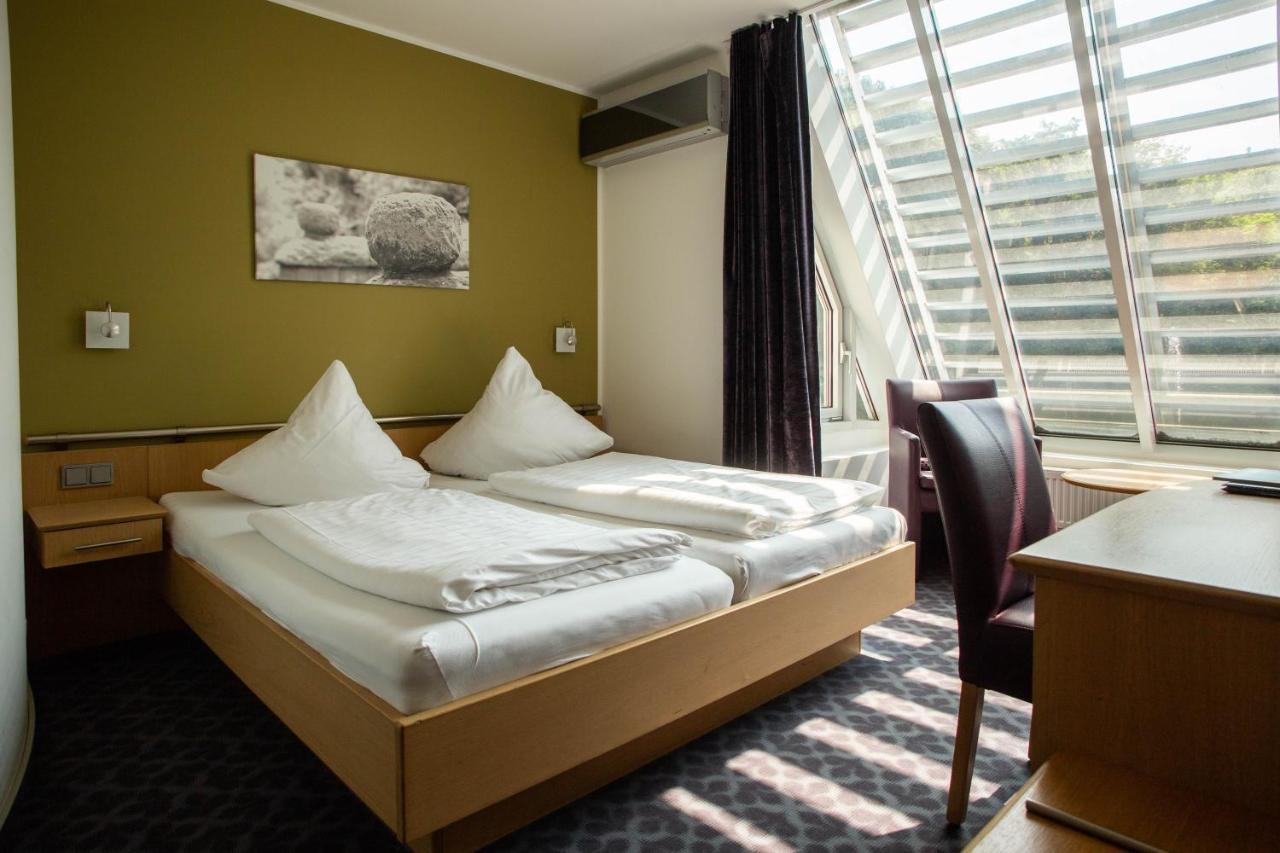Hotel Burg Kerpen Illingen  エクステリア 写真